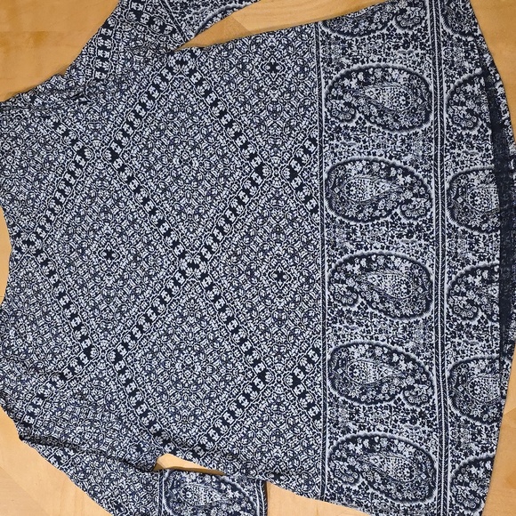 Lucky Brand Navy and White Patterned Blouse. Size 1X - Picture 4 of 7